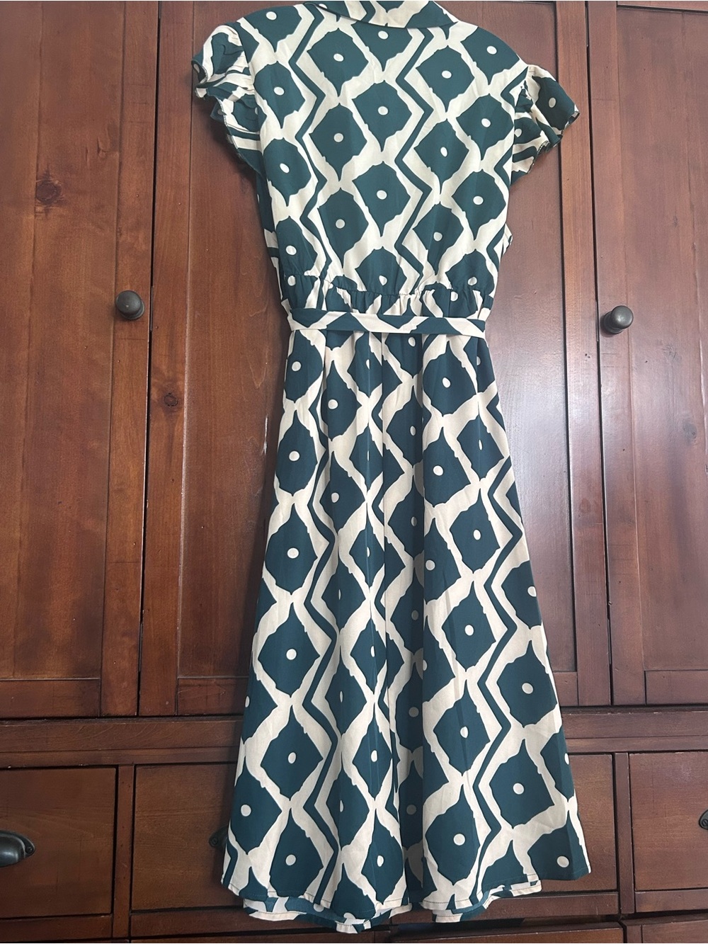 BloomChic Green and Cream Geometric Midi Dress - Picture 2 of 3